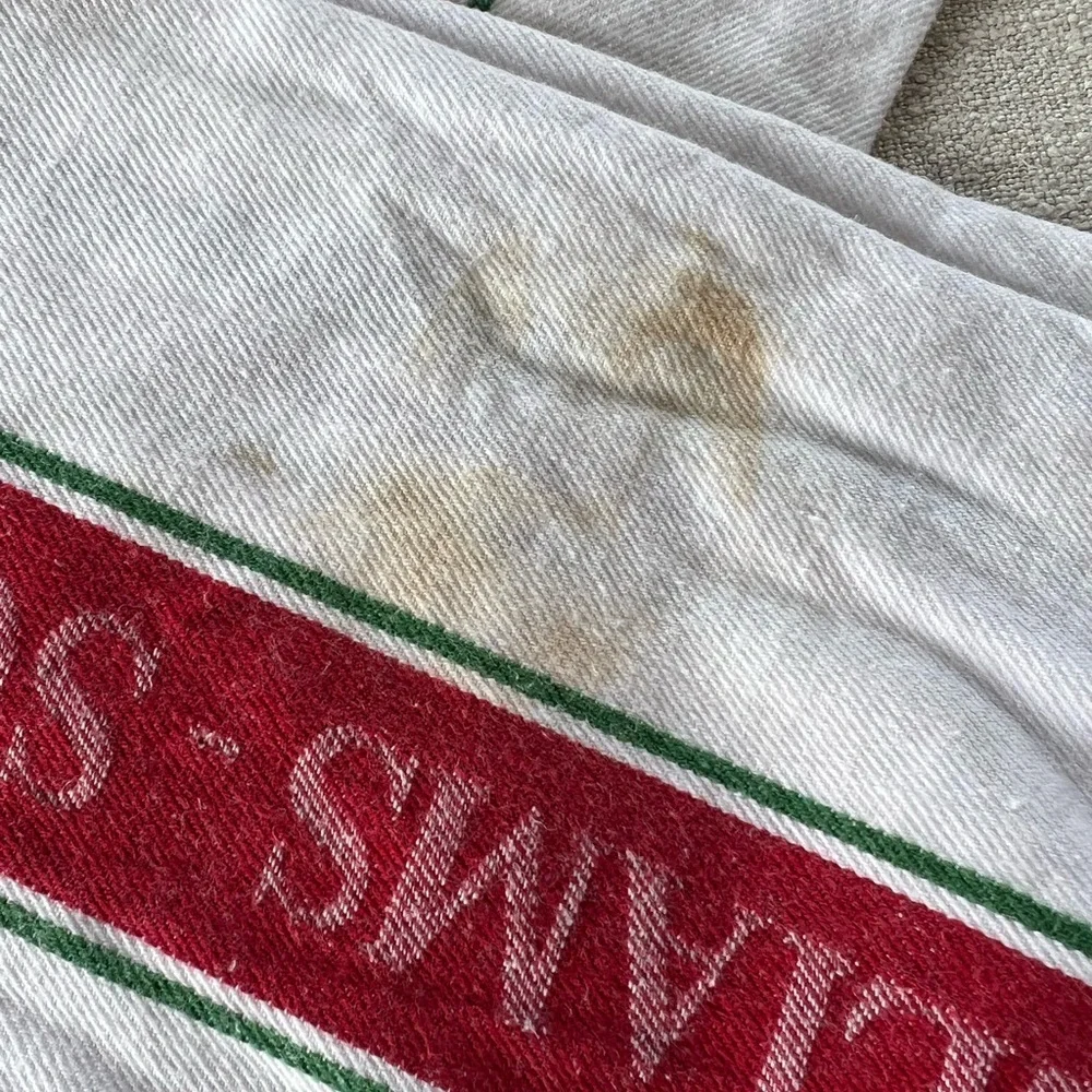 Williams Sonoma Red and Green Kitchen Towels​